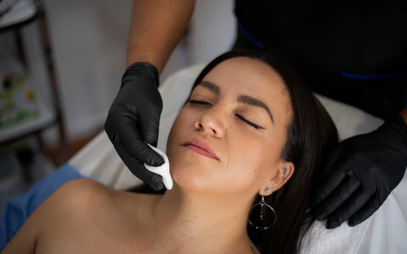 Factors that influence HydraFacial cost in Windsor such as time, experience and device quality